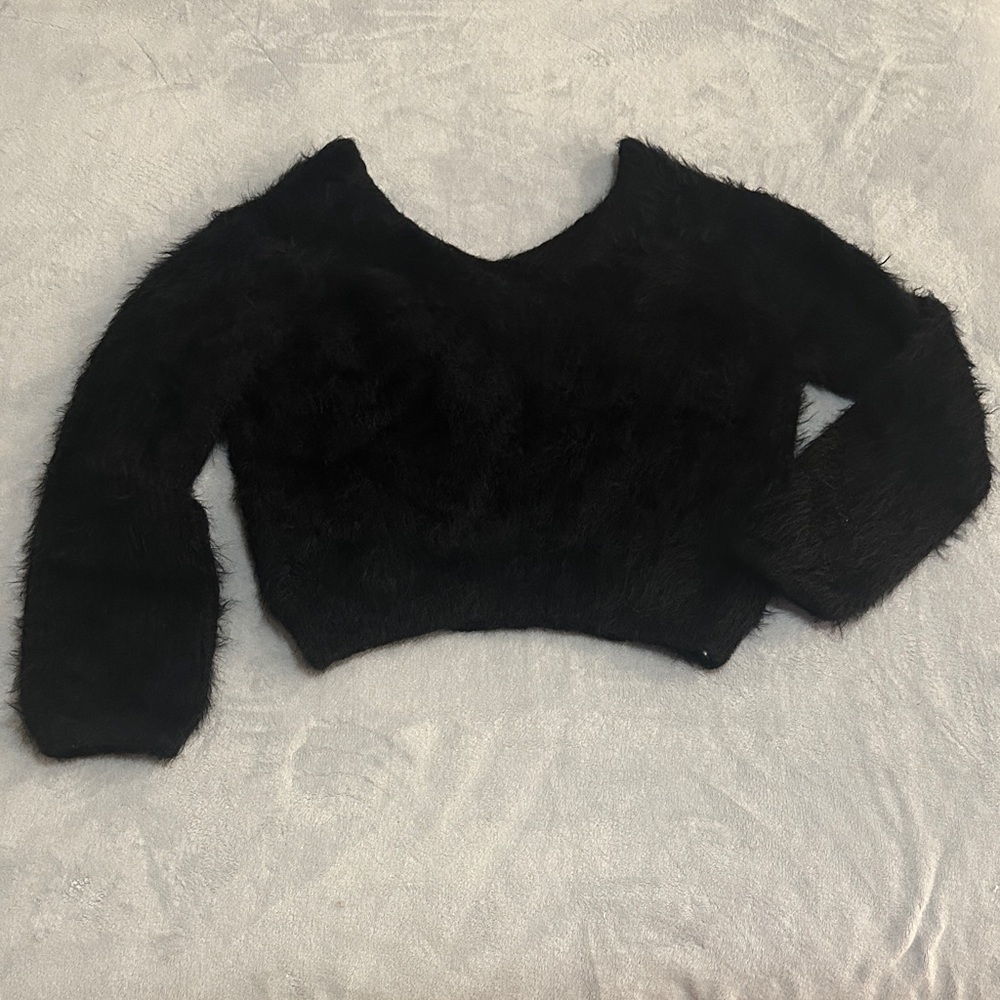 PrettyLittleThing Cropped Fuzzy Sweater
